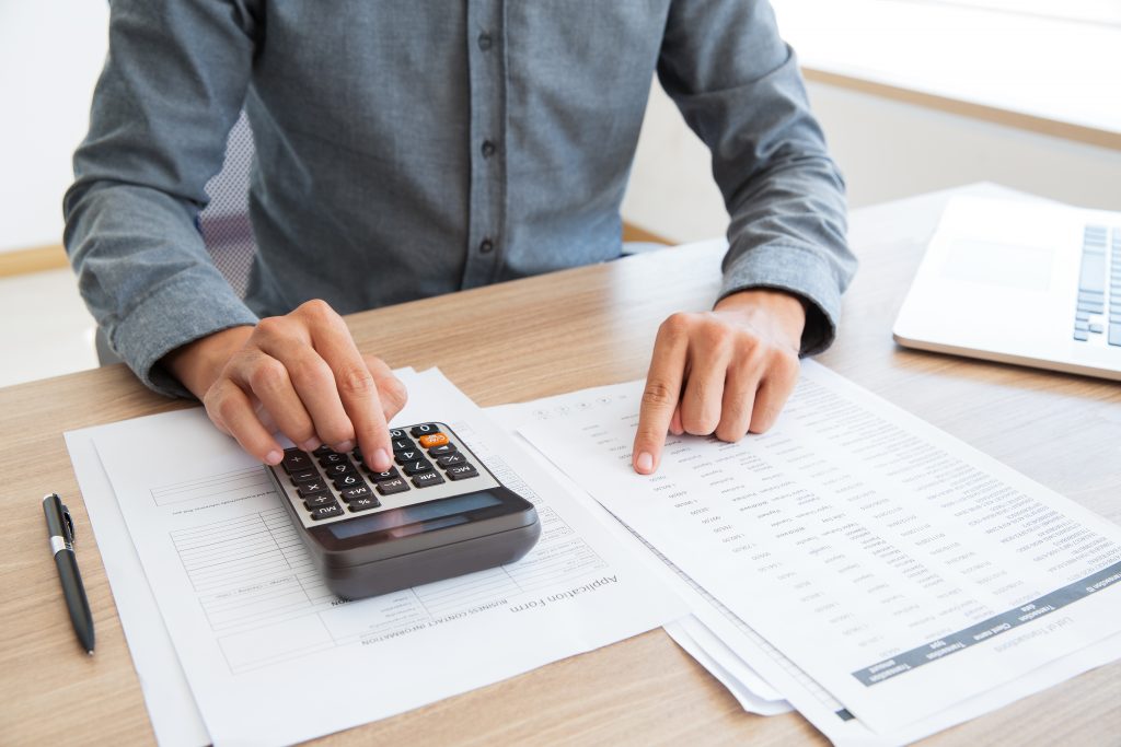 button bookkeeper calculating white calculator coaching financier,en finir avec,découverts